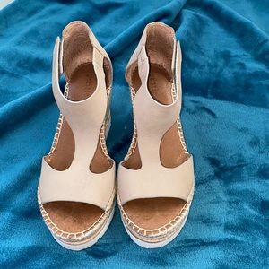 EUC Gentle Souls By Kenneth Cole Wedges